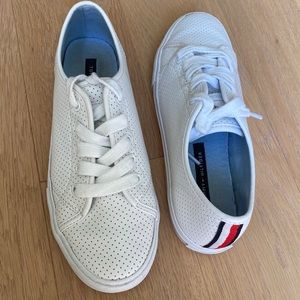 Tommy Hilfiger Lumidee Perforated Sneaker
Size 6.5